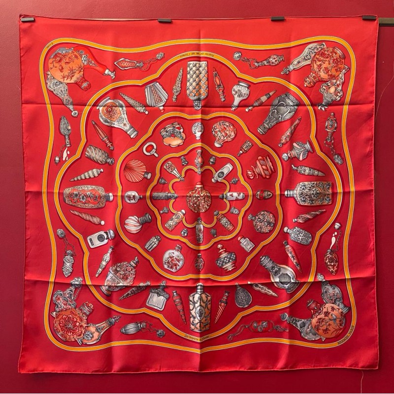 Carré foulard Hermès Flacons Qu importe le flacon