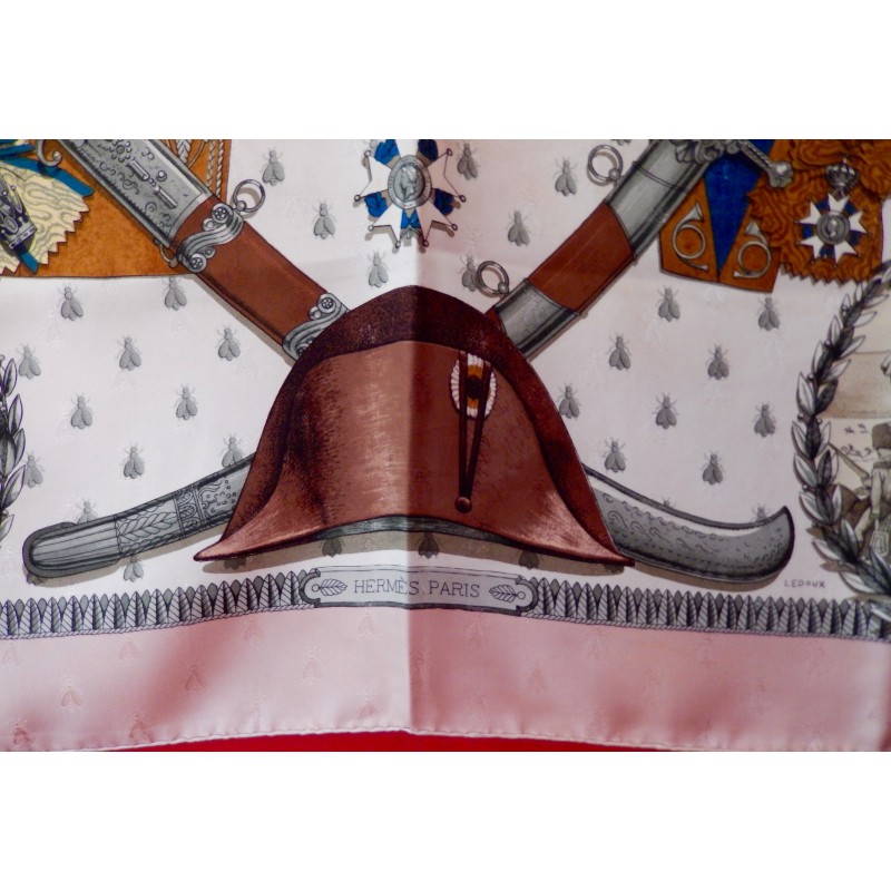 Carré Hermès Napoléon bords roses