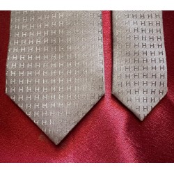 Cravate Hermès H façonnée